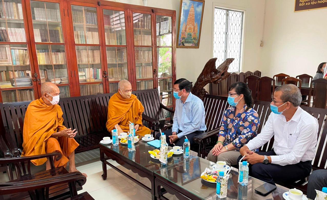 Thăm tịnh xá Trung Tâm Thăm tịnh xá Trung Tâm