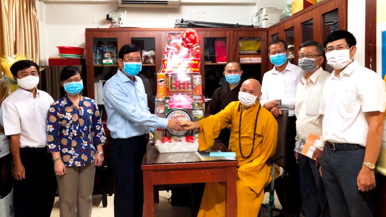 Thăm Hòa thượng Thích Tấn Đạt, chùa Hòa Khánh Thăm Hòa thượng Thích Tấn Đạt, chùa Hòa Khánh