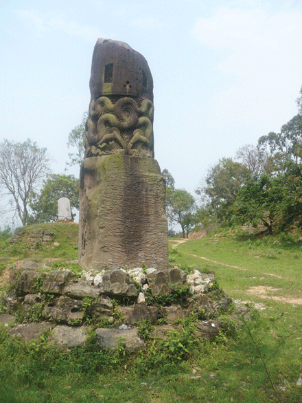 Cột trụ đá Chùa Dạm