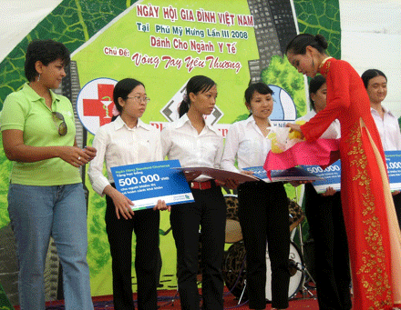 Phóng sự ảnh : Trong “ vòng tay yêu thương ” ảnh 3 anh-3.gif