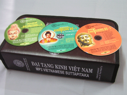 Bộ CD "Đại tạng kinh" - Ảnh: V.TÂM