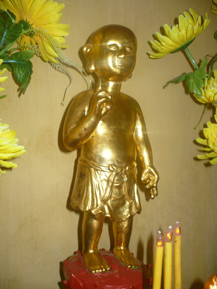 Pho tượng Đức Phật Thích Ca dản sinh tìm thấy dươi giếng chùa Duệ Khánh