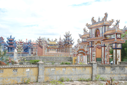 Lăng mộ Huế, chẳng nơi nào có được!