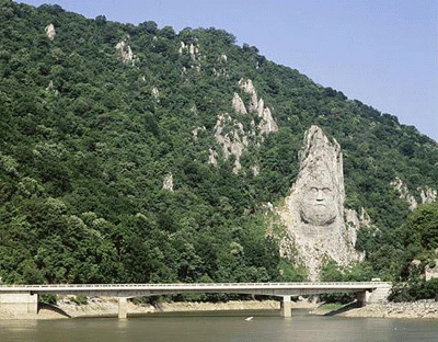 Chùm ảnh: Những bức tượng tạc vào núi nổi tiếng thế giới ảnh 8 Chùm ảnh: Những bức tượng tạc vào núi nổi tiếng thế giới ảnh 8