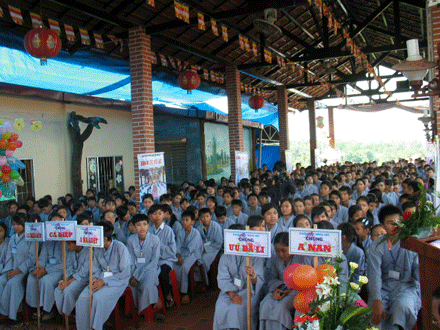 DakLak: Chùa Phổ Minh tổ chức khóa tu mùa hè cho giới trẻ lần thứ II-2009 ảnh 7 khoatu-8.gif