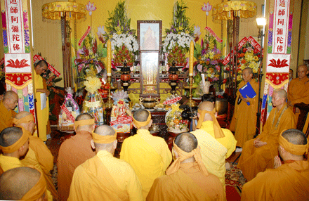 Lễ tưởng niệm chung thất HT Thích Quảng Liên ảnh 1 bonmuoichinngay-1.gif