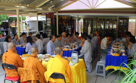 Du học sinh Việt Nam tại Sydney hướng về miền Trung ảnh 5 kieubao-5.gif