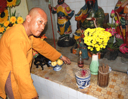 Cảnh giác với thủ đoạn giả danh vào chùa trộm cắp ảnh 1