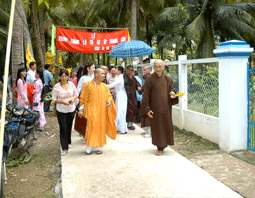 Vị Hòa thượng xây hơn 100 cây cầu từ thiện ảnh 4