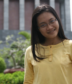 Cô sinh viên yêu môi trường ảnh 1 cosinhvien-2.gif