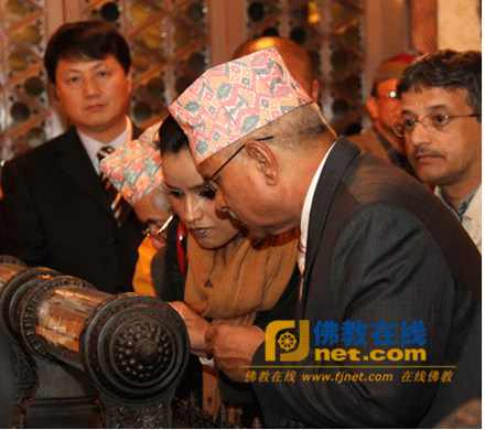 Tổng thống Nepal Ram Baran Yadav cùng phái đoàn tham quan chùa Đại Từ Ân - Tây An - Thiểm Tây ảnh 3 thamvieng-3.gif