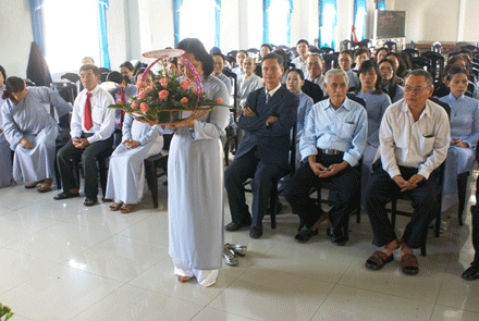 Phật tử các lớp giáo lý Phật học chúc mừng chư Tăng giáo thọ nhân ngày Nhà giáo VN 20-11 ảnh 3 nhgaio-3.gif