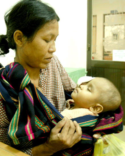 Cứu đôi mắt của bé Chang ảnh 1 longtu.gif