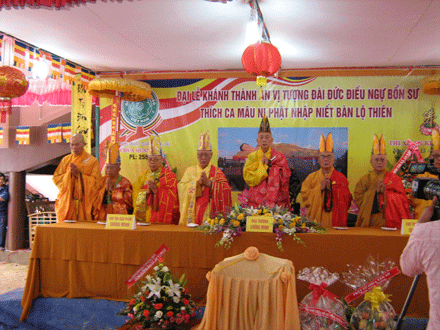 Gia Lai: Chùa Quán Âm tổ chức lễ khánh thành & an vị tượng Đức Phật nhập Niết bàn ảnh 1 nietban-3.gif