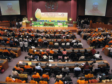 Chuẩn mực đạo đức Phật giáo đóng vai trò quan trọng đối với kinh tế xã hội thế giới ảnh 1 tuyenbo.gif