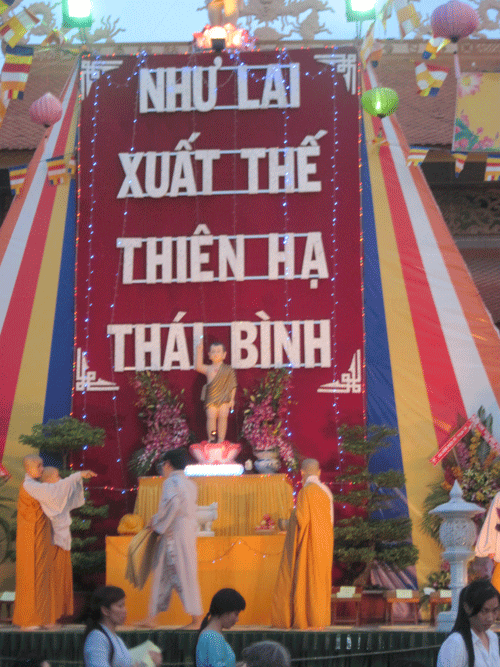 TPHCM: Chùa Vĩnh Phước tưng bừng hướng về Đại lễ Phật đản PL.2555- 2011 ảnh 1 vinhphuoc-1.gif