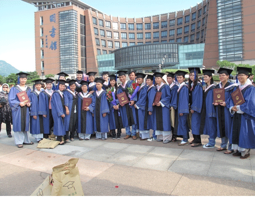 12 Tăng Ni du học sinh Việt Nam tốt nghiệp tại Đại học Sư phạm Phúc Kiến ảnh 4 trung.gif