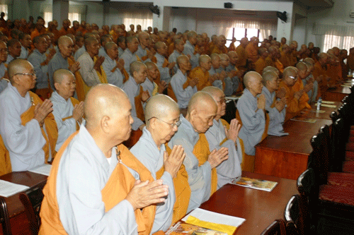 Trung ương Giáo hội - Thành hội PG TP.HCM tổ chức lễ húy nhật cố Đại lão HT. Thích Thiện Hào và tưởng niệm chư vị tiền bối hữu công ảnh 2 tuongniem-2.gif