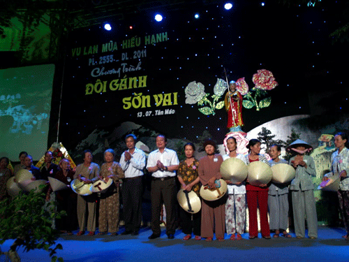 Đà Nẵng: Tôn vinh Mẹ với chủ đề “Đôi gánh sờn vai” ảnh 4 demvualan-3.gif