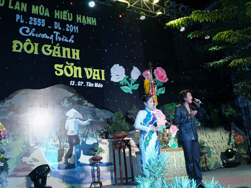 Đà Nẵng: Tôn vinh Mẹ với chủ đề “Đôi gánh sờn vai” ảnh 15 demvulan-23.gif