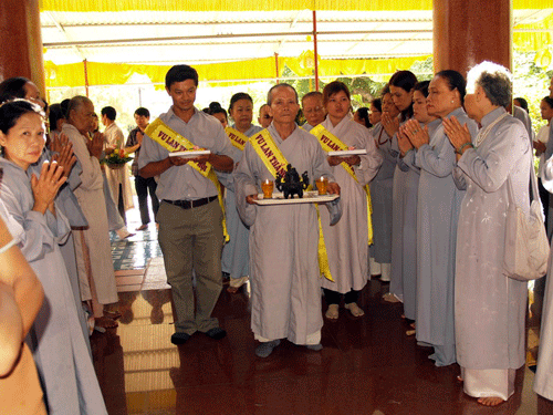 Đà Nẵng: Tổng mãn hạ, tự tứ và dâng y tại Chùa Phổ Đà- Chùa Pháp Lâm- Bảo Quang Ni Tự ảnh 8 tutu-10.gif