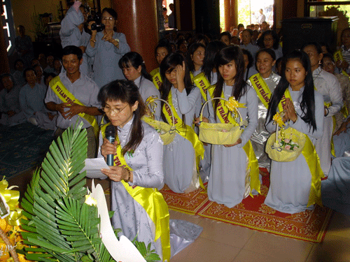 Đà Nẵng: Tổng mãn hạ, tự tứ và dâng y tại Chùa Phổ Đà- Chùa Pháp Lâm- Bảo Quang Ni Tự ảnh 10 tutu-14.gif