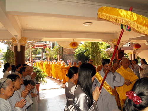 Đà Nẵng: Tổng mãn hạ, tự tứ và dâng y tại Chùa Phổ Đà- Chùa Pháp Lâm- Bảo Quang Ni Tự ảnh 7 tutu-15.gif