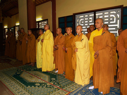 Đà Nẵng: Tổng mãn hạ, tự tứ và dâng y tại Chùa Phổ Đà- Chùa Pháp Lâm- Bảo Quang Ni Tự ảnh 1 tutu-5.gif