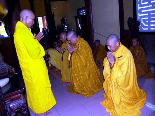 Đà Nẵng: Tổng mãn hạ, tự tứ và dâng y tại Chùa Phổ Đà- Chùa Pháp Lâm- Bảo Quang Ni Tự ảnh 2 tutu-6.gif