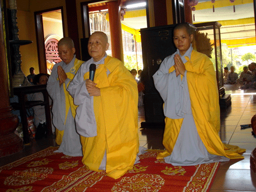 Đà Nẵng: Tổng mãn hạ, tự tứ và dâng y tại Chùa Phổ Đà- Chùa Pháp Lâm- Bảo Quang Ni Tự ảnh 4 tutu-8.gif