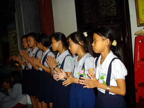 Đà Nẵng: Chùa Bà Đa tổ chức đêm Pháp hội - cài hoa hồng nhân mùa Vu Lan 2011 ảnh 2 chuabada-1.gif