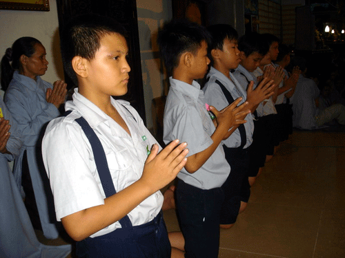 Đà Nẵng: Chùa Bà Đa tổ chức đêm Pháp hội - cài hoa hồng nhân mùa Vu Lan 2011 ảnh 3 chuabada-2.gif