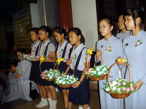 Đà Nẵng: Chùa Bà Đa tổ chức đêm Pháp hội - cài hoa hồng nhân mùa Vu Lan 2011 ảnh 4 chuabada-3.gif