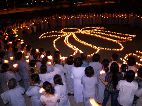 Đà Nẵng: Chùa Bà Đa tổ chức đêm Pháp hội - cài hoa hồng nhân mùa Vu Lan 2011 ảnh 9 chuabada-9.gif