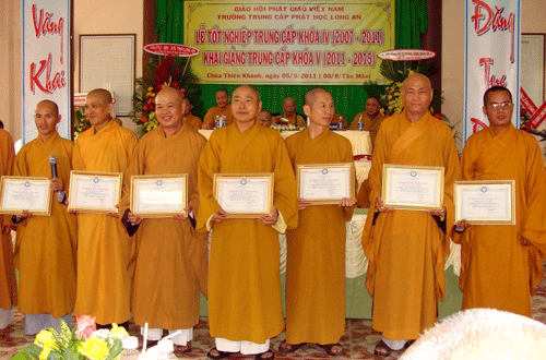 Long An: Trường Trung cấp Phật học tỉnh tổ chức lễ tốt nghiệp  khóa IV & khai giảng khóa V ảnh 8 longan-10.gif