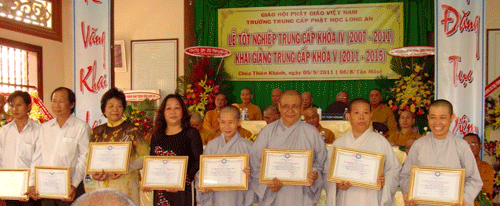 Long An: Trường Trung cấp Phật học tỉnh tổ chức lễ tốt nghiệp  khóa IV & khai giảng khóa V ảnh 9 longan-11.gif