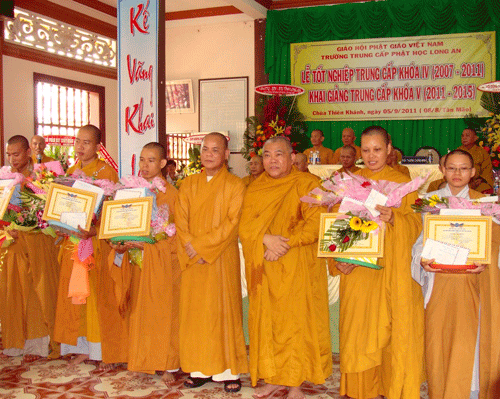 Long An: Trường Trung cấp Phật học tỉnh tổ chức lễ tốt nghiệp  khóa IV & khai giảng khóa V ảnh 12 longan-14.gif