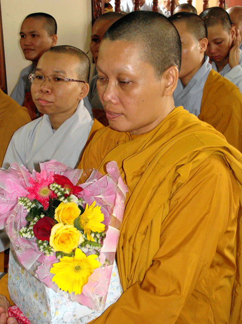 Long An: Trường Trung cấp Phật học tỉnh tổ chức lễ tốt nghiệp  khóa IV & khai giảng khóa V ảnh 13 longan-15.gif