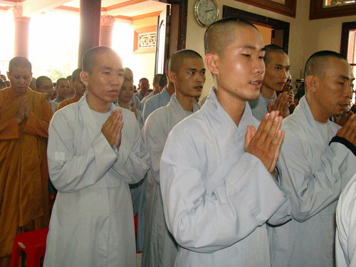 Long An: Trường Trung cấp Phật học tỉnh tổ chức lễ tốt nghiệp  khóa IV & khai giảng khóa V ảnh 3 longan-2.gif