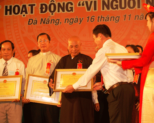 Đà Nẵng: UBND TP.Đà Nẵng trao tặng bằng khen cho Ban Trị sự THPG ảnh 3 danang-3.gif