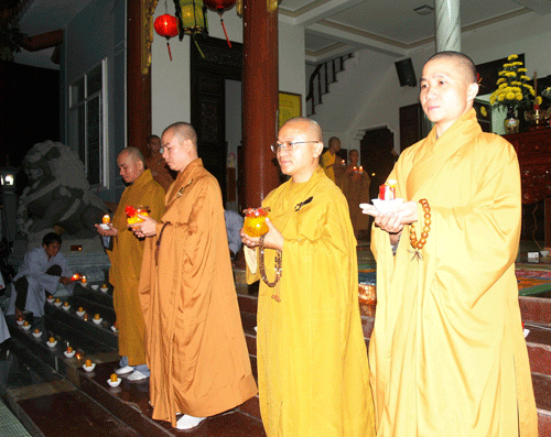 Đà Nẵng: Chùa Bà Đa tổ chức đêm hội Hoa đăng kỷ niệm Khánh đản Đức Phật A Di Đà ảnh 4 bada-4.gif