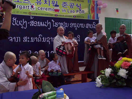 Thiền phái Tào Khê vừa hoàn thành Trường mẫu giáo tại Lào ảnh 2 phatgiao-2.gif