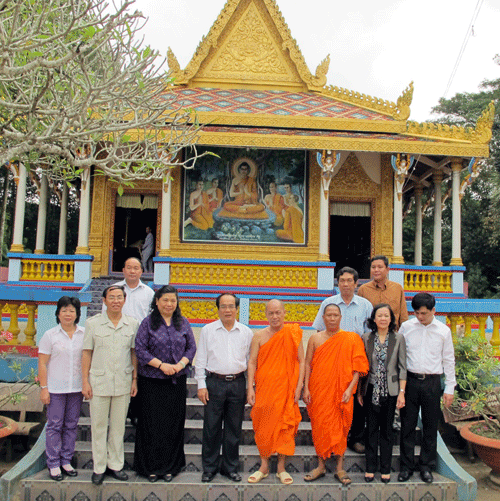 Sóc Trăng: Phó Chủ tịch Quốc hội Tòng Thị Phóng thăm Hội Đoàn kết Sư sãi yêu nước ảnh 3 baphong-3.gif
