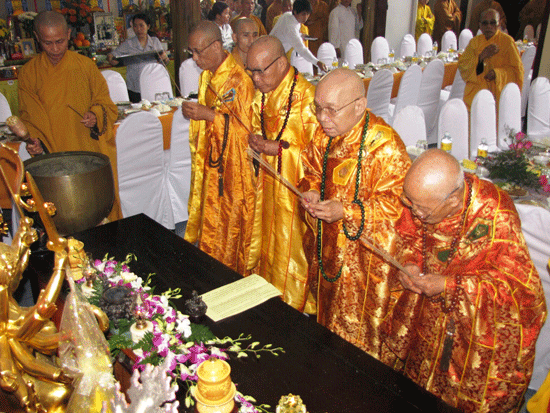 Lễ huý nhật Ni Sư TN.Diệu Hiền ảnh 1 gionisu-2.gif