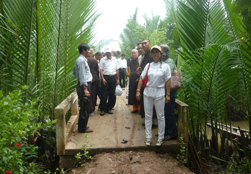 Trao 130 triệu đồng làm đường giao thông nông thôn ảnh 2