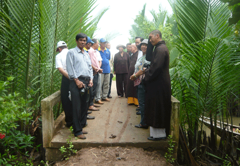 Trao 130 triệu đồng làm đường giao thông nông thôn ảnh 4