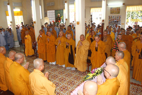 Đoàn Ban Hoằng Pháp TƯ GH thăm các trường hạ Miền Tây Nam Bộ ảnh 1 chuyen-di-1-a.gif