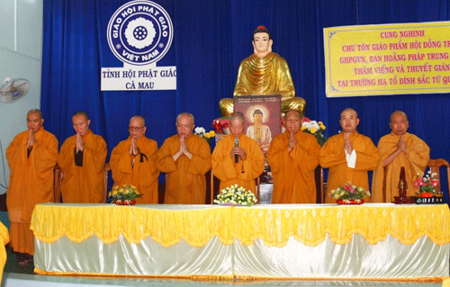 Đoàn Ban Hoằng Pháp TƯ GH thăm các trường hạ Miền Tây Nam Bộ ảnh 5 chuyendi-4-a.gif