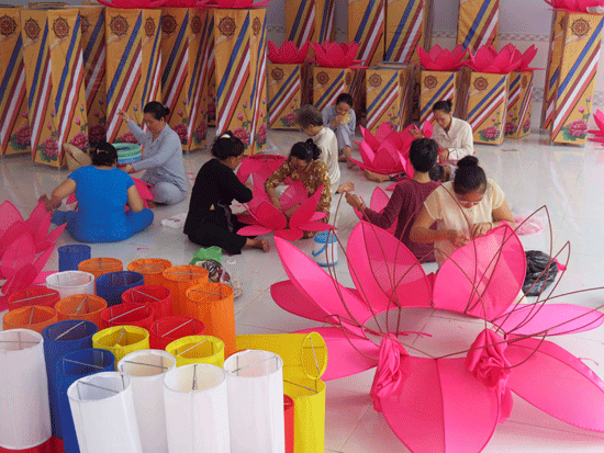 Chùa Bửu Thọ chuẩn bị Phật đản PL.2557-2013 ảnh 5 buutho-9_gif.gif