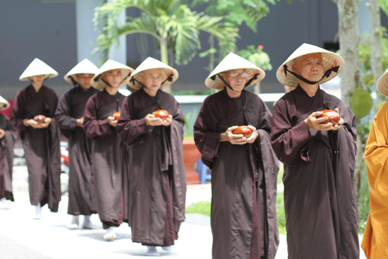 Chùa Bửu Thọ tổ chức khóa tu “Xuất gia gieo duyên” ảnh 14 xuatgia-7.gif